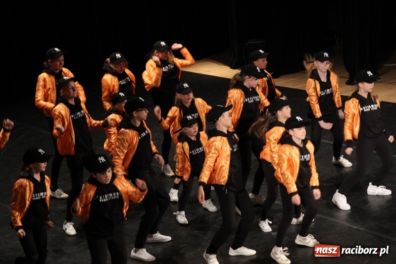 Zdjęcie w galerii na portalu naszraciborz.pl: Taneczne popisy w RCK za sprawą Festiwalu Twórczości Artystycznej wiadomości z regionu