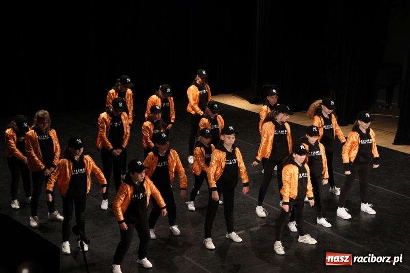 Zdjęcie w galerii na portalu naszraciborz.pl: Taneczne popisy w RCK za sprawą Festiwalu Twórczości Artystycznej wiadomości z regionu