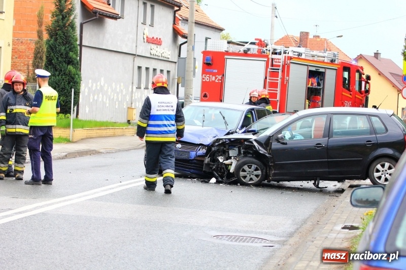 Zdjęcie w galerii na portalu naszraciborz.pl: Wypadek na Starowiejskiej. Dwie kobiety ranne! wiadomości z regionu