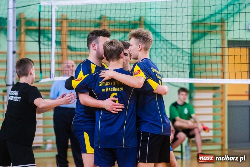 Zdjęcie w galerii na portalu naszraciborz.pl: Siatkarze SP18 awansowali do półfinału wojewódzkiego wiadomości z regionu