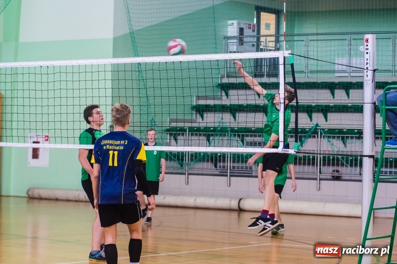 Zdjęcie w galerii na portalu naszraciborz.pl: Siatkarze SP18 awansowali do półfinału wojewódzkiego wiadomości z regionu
