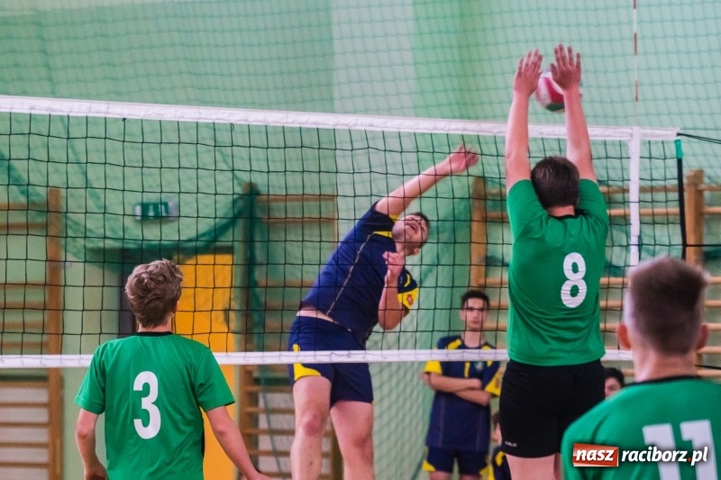 Zdjęcie w galerii na portalu naszraciborz.pl: Siatkarze SP18 awansowali do półfinału wojewódzkiego wiadomości z regionu