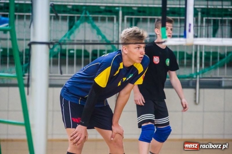 Zdjęcie w galerii na portalu naszraciborz.pl: Siatkarze SP18 awansowali do półfinału wojewódzkiego wiadomości z regionu