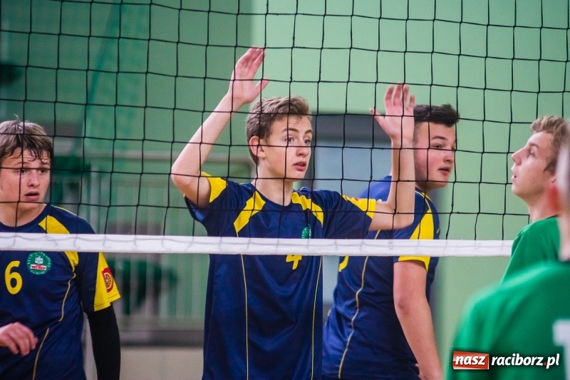 Zdjęcie w galerii na portalu naszraciborz.pl: Siatkarze SP18 awansowali do półfinału wojewódzkiego wiadomości z regionu