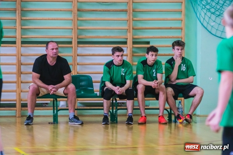 Zdjęcie w galerii na portalu naszraciborz.pl: Siatkarze SP18 awansowali do półfinału wojewódzkiego wiadomości z regionu