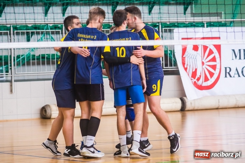 Zdjęcie w galerii na portalu naszraciborz.pl: Siatkarze SP18 awansowali do półfinału wojewódzkiego wiadomości z regionu