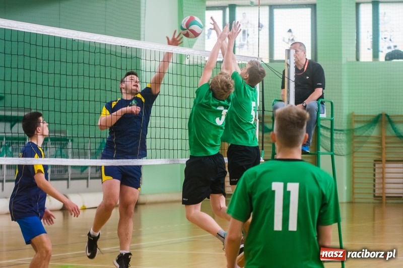 Zdjęcie w galerii na portalu naszraciborz.pl: Siatkarze SP18 awansowali do półfinału wojewódzkiego wiadomości z regionu