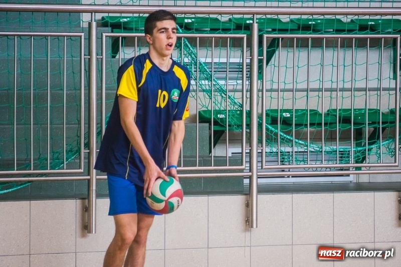 Zdjęcie w galerii na portalu naszraciborz.pl: Siatkarze SP18 awansowali do półfinału wojewódzkiego wiadomości z regionu