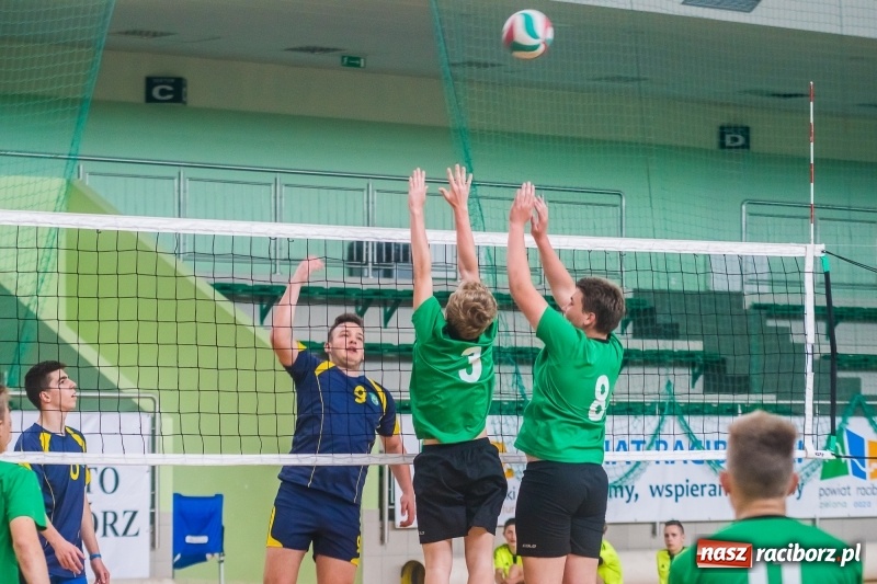 Zdjęcie w galerii na portalu naszraciborz.pl: Siatkarze SP18 awansowali do półfinału wojewódzkiego wiadomości z regionu