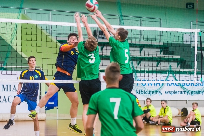 Zdjęcie w galerii na portalu naszraciborz.pl: Siatkarze SP18 awansowali do półfinału wojewódzkiego wiadomości z regionu