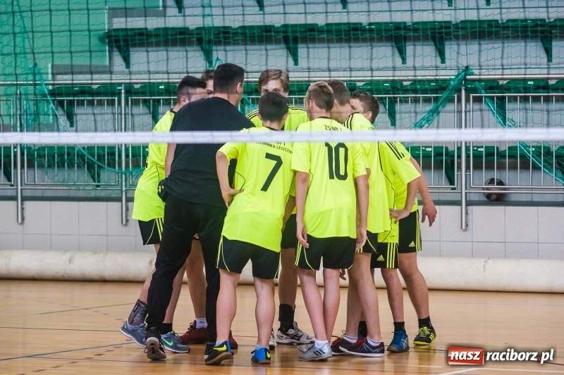 Zdjęcie w galerii na portalu naszraciborz.pl: Siatkarze SP18 awansowali do półfinału wojewódzkiego wiadomości z regionu