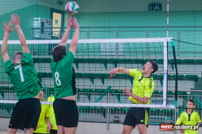 Zdjęcie w galerii na portalu naszraciborz.pl: Siatkarze SP18 awansowali do półfinału wojewódzkiego wiadomości z regionu