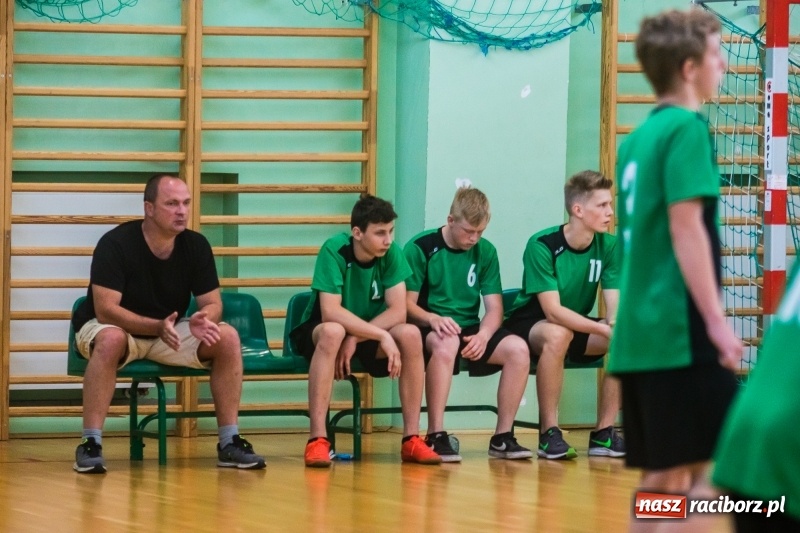 Zdjęcie w galerii na portalu naszraciborz.pl: Siatkarze SP18 awansowali do półfinału wojewódzkiego wiadomości z regionu