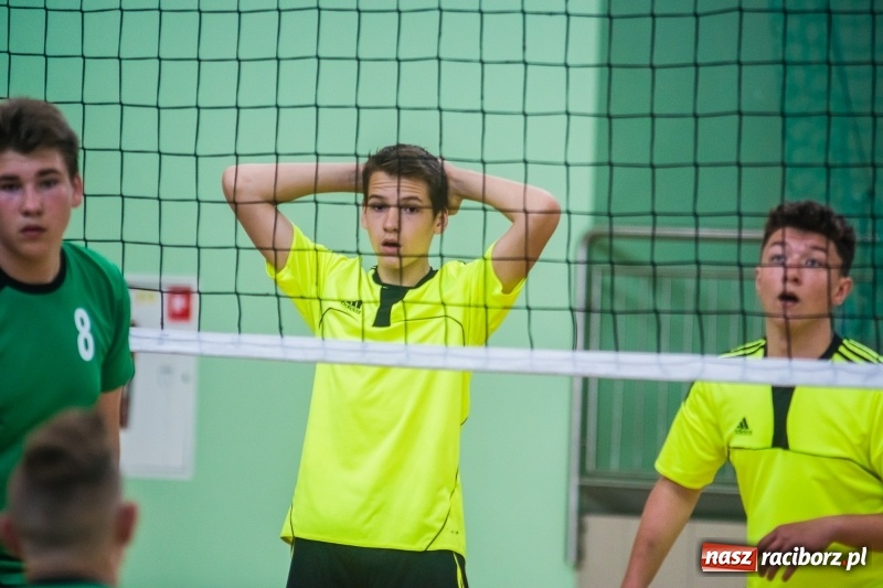 Zdjęcie w galerii na portalu naszraciborz.pl: Siatkarze SP18 awansowali do półfinału wojewódzkiego wiadomości z regionu