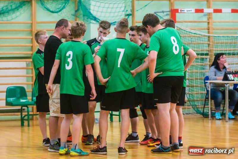 Zdjęcie w galerii na portalu naszraciborz.pl: Siatkarze SP18 awansowali do półfinału wojewódzkiego wiadomości z regionu
