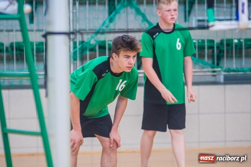 Zdjęcie w galerii na portalu naszraciborz.pl: Siatkarze SP18 awansowali do półfinału wojewódzkiego wiadomości z regionu