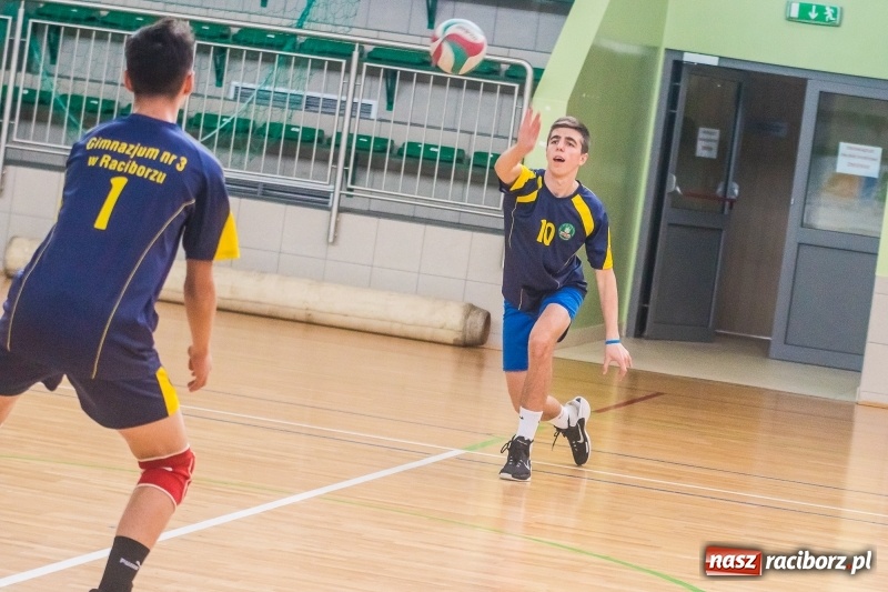 Zdjęcie w galerii na portalu naszraciborz.pl: Siatkarze SP18 awansowali do półfinału wojewódzkiego wiadomości z regionu