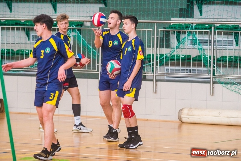 Zdjęcie w galerii na portalu naszraciborz.pl: Siatkarze SP18 awansowali do półfinału wojewódzkiego wiadomości z regionu