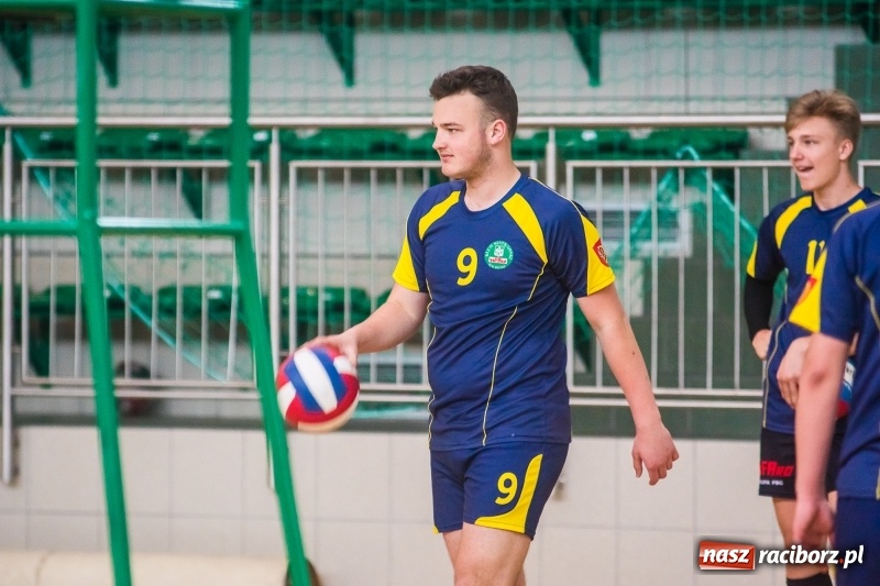 Zdjęcie w galerii na portalu naszraciborz.pl: Siatkarze SP18 awansowali do półfinału wojewódzkiego wiadomości z regionu