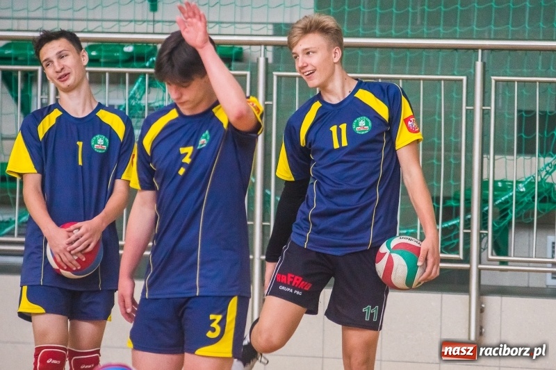 Zdjęcie w galerii na portalu naszraciborz.pl: Siatkarze SP18 awansowali do półfinału wojewódzkiego wiadomości z regionu