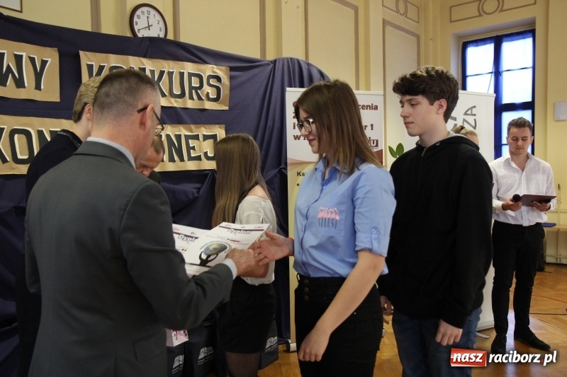 Zdjęcie w galerii na portalu naszraciborz.pl: Młody człowiek w świecie pieniądza. Uczniowie SP 3 najlepsi w konkursie ekonomicznym wiadomości z regionu