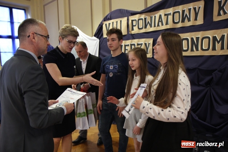 Zdjęcie w galerii na portalu naszraciborz.pl: Młody człowiek w świecie pieniądza. Uczniowie SP 3 najlepsi w konkursie ekonomicznym wiadomości z regionu