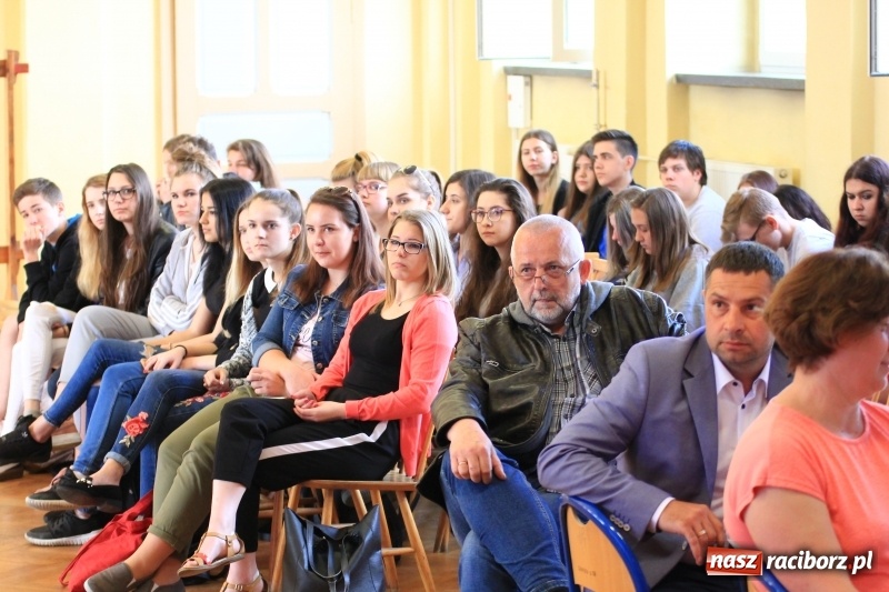 Zdjęcie w galerii na portalu naszraciborz.pl: Młody człowiek w świecie pieniądza. Uczniowie SP 3 najlepsi w konkursie ekonomicznym wiadomości z regionu