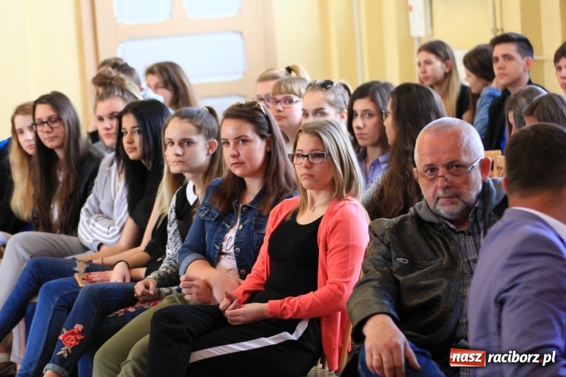 Zdjęcie w galerii na portalu naszraciborz.pl: Młody człowiek w świecie pieniądza. Uczniowie SP 3 najlepsi w konkursie ekonomicznym wiadomości z regionu