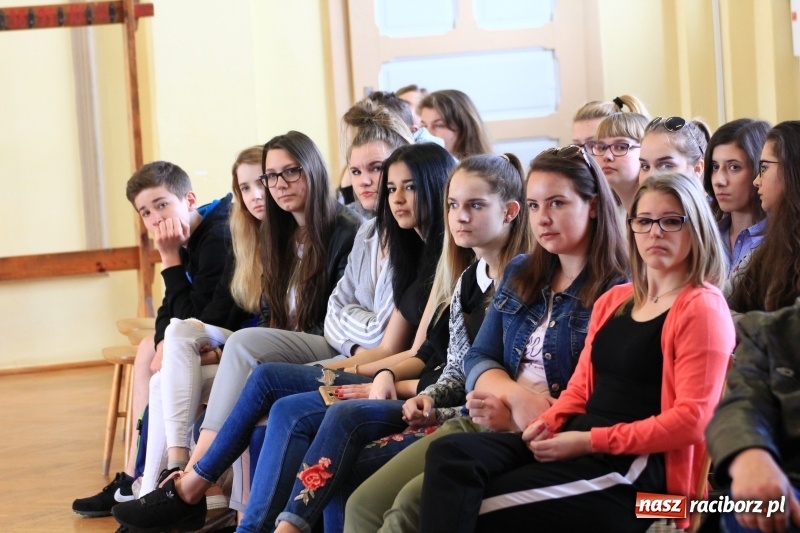 Zdjęcie w galerii na portalu naszraciborz.pl: Młody człowiek w świecie pieniądza. Uczniowie SP 3 najlepsi w konkursie ekonomicznym wiadomości z regionu