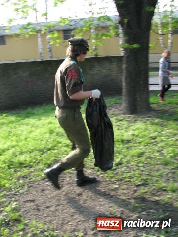 Zdjęcie w galerii na portalu naszraciborz.pl: Wielkie sprzątanie parku jordanowskiego wiadomości z regionu