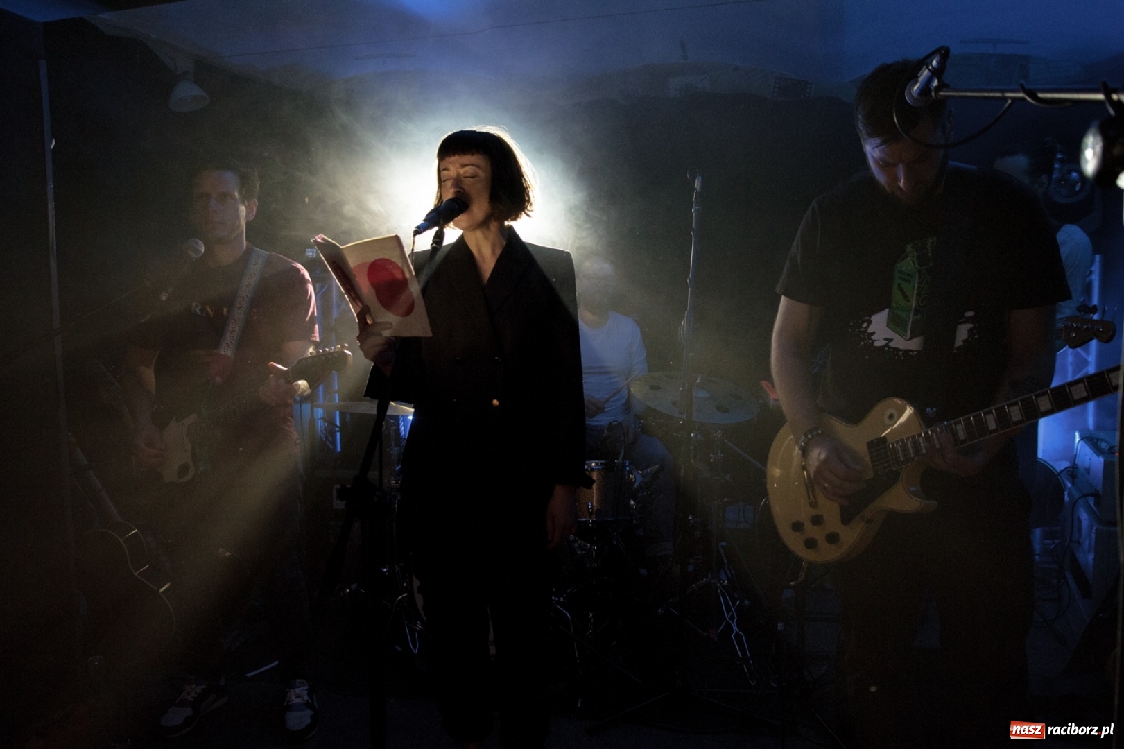 Zdjęcie w galerii na portalu naszraciborz.pl: Natalia Przybysz wystąpiła na Końcu Świata wiadomości z regionu