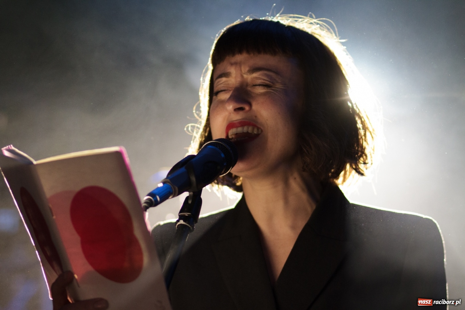 Zdjęcie w galerii na portalu naszraciborz.pl: Natalia Przybysz wystąpiła na Końcu Świata wiadomości z regionu