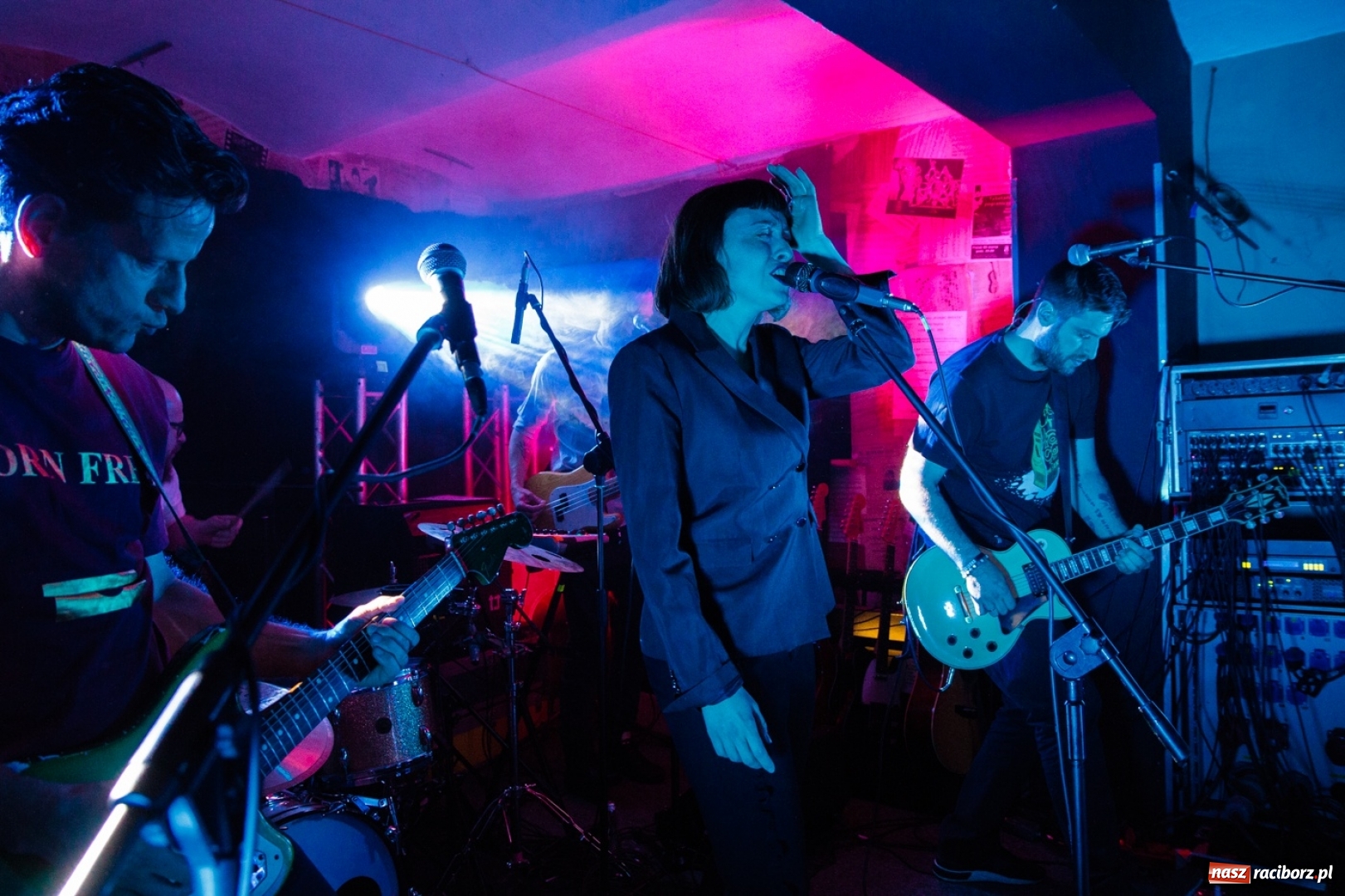 Zdjęcie w galerii na portalu naszraciborz.pl: Natalia Przybysz wystąpiła na Końcu Świata wiadomości z regionu