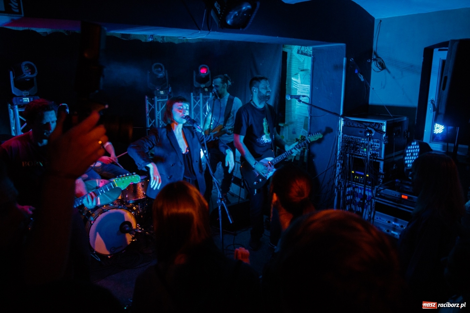 Zdjęcie w galerii na portalu naszraciborz.pl: Natalia Przybysz wystąpiła na Końcu Świata wiadomości z regionu