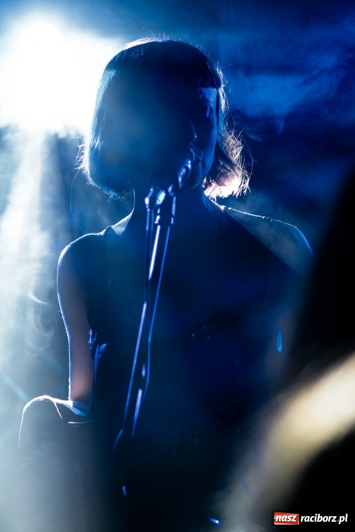 Zdjęcie w galerii na portalu naszraciborz.pl: Natalia Przybysz wystąpiła na Końcu Świata wiadomości z regionu