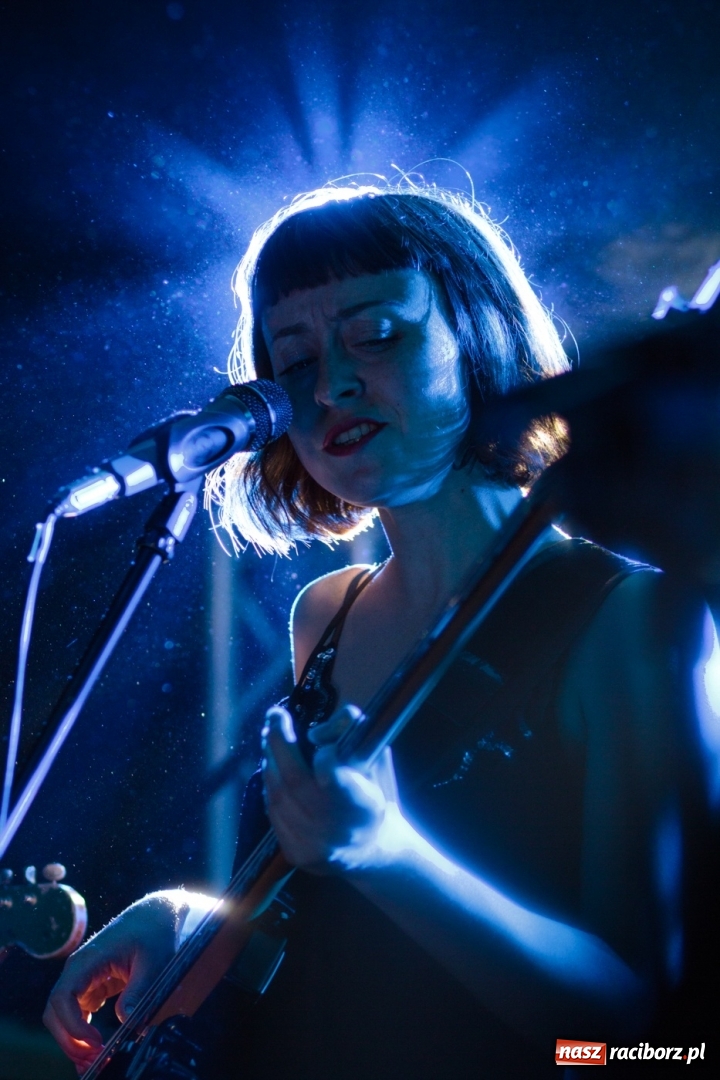 Zdjęcie w galerii na portalu naszraciborz.pl: Natalia Przybysz wystąpiła na Końcu Świata wiadomości z regionu