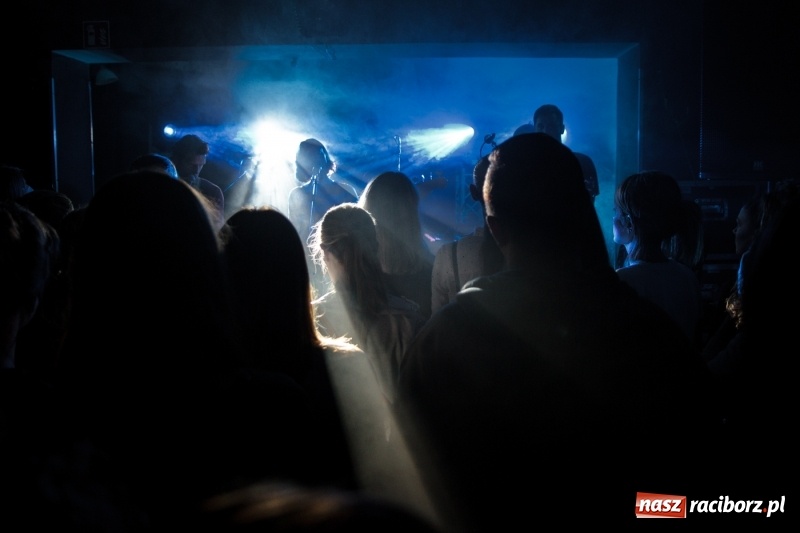 Zdjęcie w galerii na portalu naszraciborz.pl: Natalia Przybysz wystąpiła na Końcu Świata wiadomości z regionu