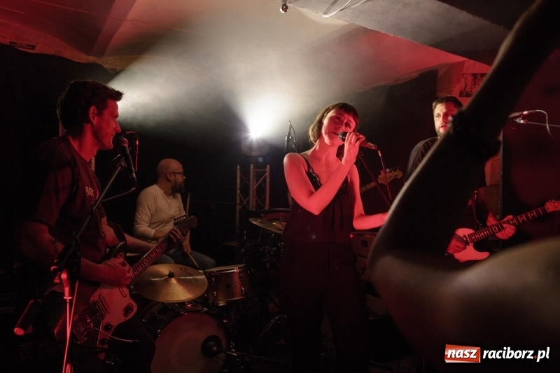 Zdjęcie w galerii na portalu naszraciborz.pl: Natalia Przybysz wystąpiła na Końcu Świata wiadomości z regionu