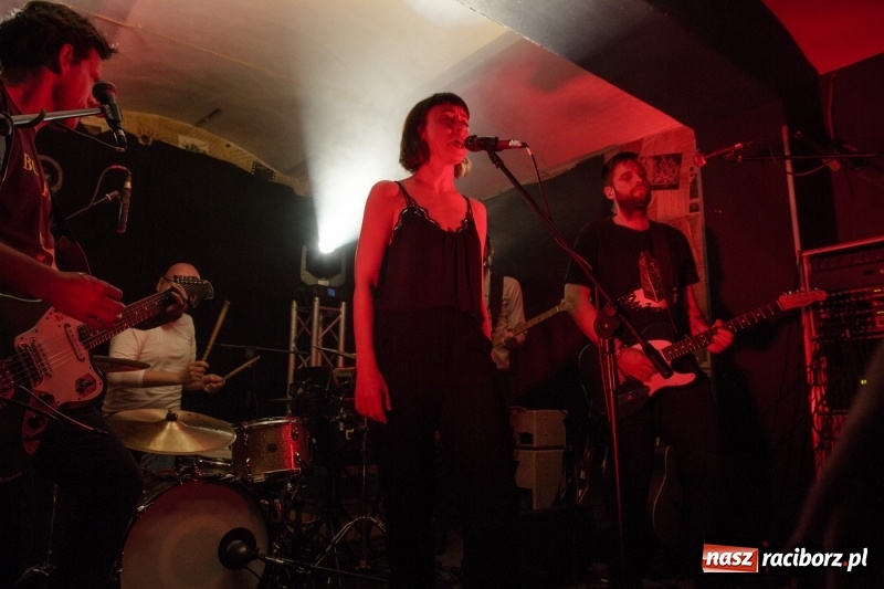 Zdjęcie w galerii na portalu naszraciborz.pl: Natalia Przybysz wystąpiła na Końcu Świata wiadomości z regionu