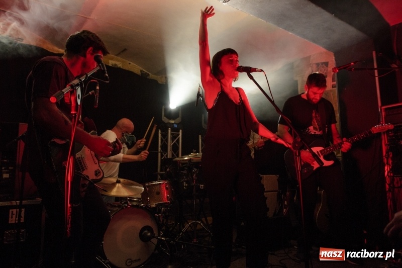 Zdjęcie w galerii na portalu naszraciborz.pl: Natalia Przybysz wystąpiła na Końcu Świata wiadomości z regionu