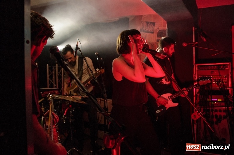 Zdjęcie w galerii na portalu naszraciborz.pl: Natalia Przybysz wystąpiła na Końcu Świata wiadomości z regionu