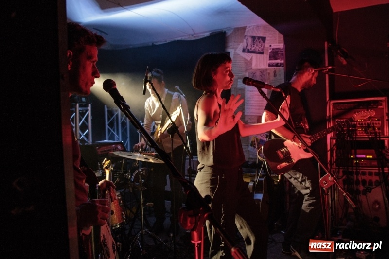 Zdjęcie w galerii na portalu naszraciborz.pl: Natalia Przybysz wystąpiła na Końcu Świata wiadomości z regionu