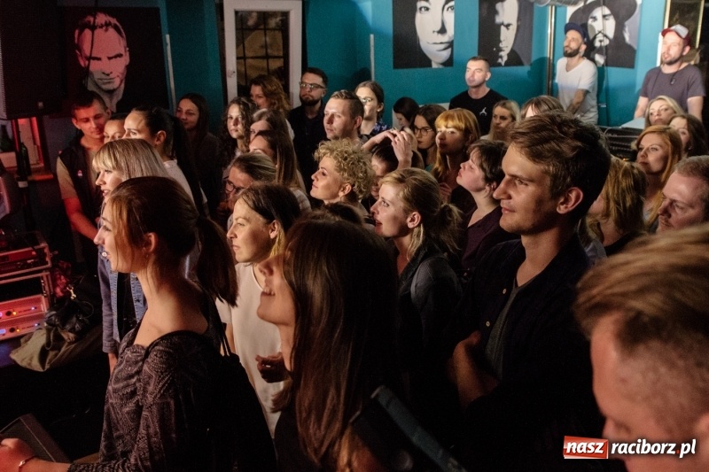 Zdjęcie w galerii na portalu naszraciborz.pl: Natalia Przybysz wystąpiła na Końcu Świata wiadomości z regionu