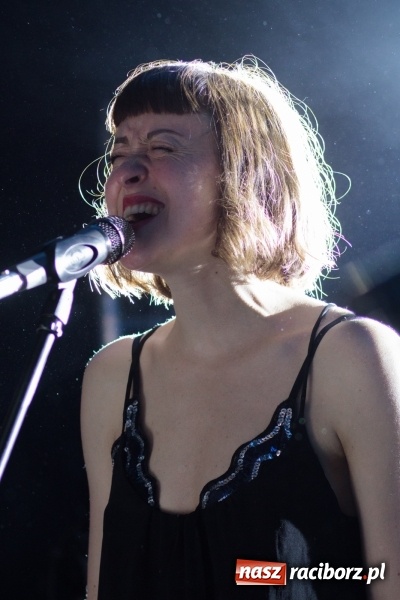 Zdjęcie w galerii na portalu naszraciborz.pl: Natalia Przybysz wystąpiła na Końcu Świata wiadomości z regionu