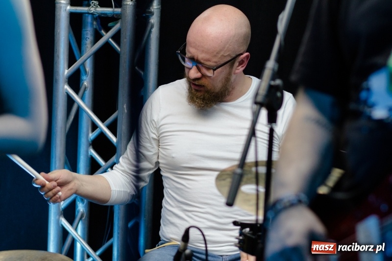 Zdjęcie w galerii na portalu naszraciborz.pl: Natalia Przybysz wystąpiła na Końcu Świata wiadomości z regionu