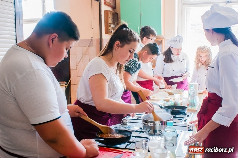 Zdjęcie w galerii na portalu naszraciborz.pl: Kuchnia sycylijska zagościła w Gastronomiku wiadomości z regionu