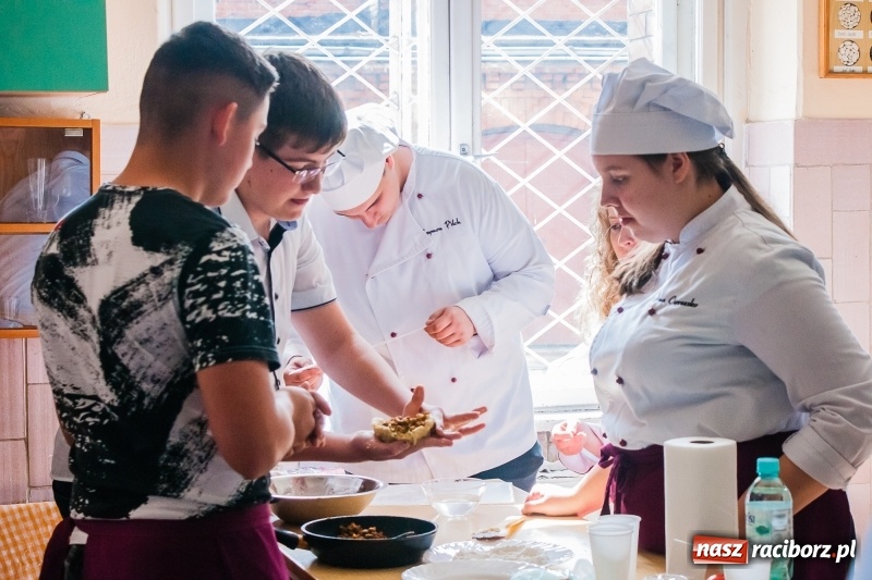 Zdjęcie w galerii na portalu naszraciborz.pl: Kuchnia sycylijska zagościła w Gastronomiku wiadomości z regionu