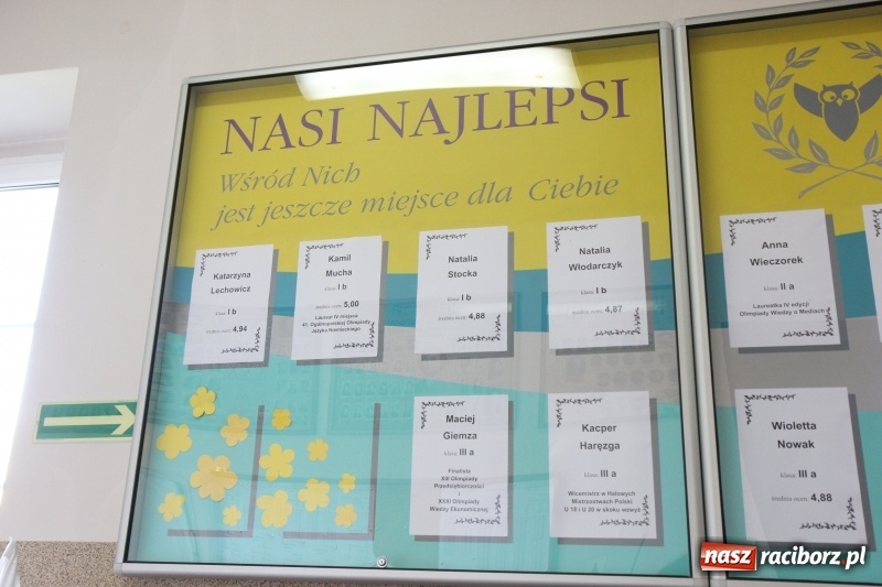 Zdjęcie w galerii na portalu naszraciborz.pl: Maturzyści z II LO pożegnali swoją szkołę wiadomości z regionu