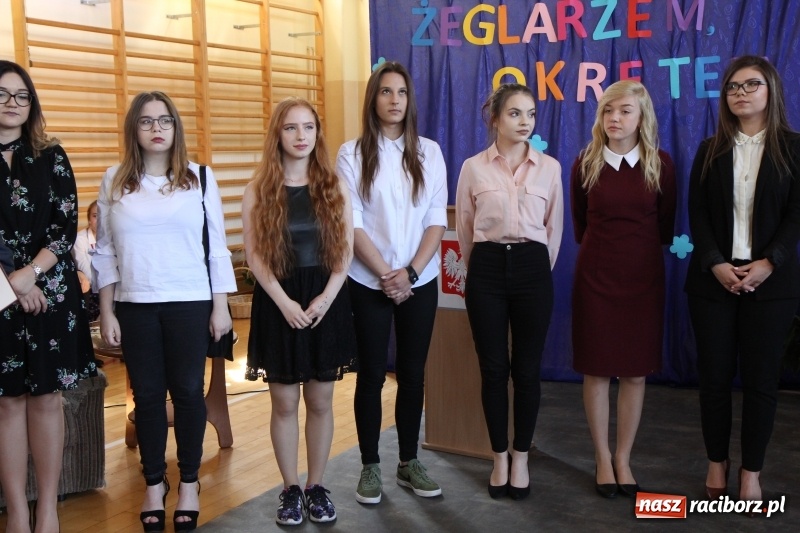 Zdjęcie w galerii na portalu naszraciborz.pl: Maturzyści z II LO pożegnali swoją szkołę wiadomości z regionu