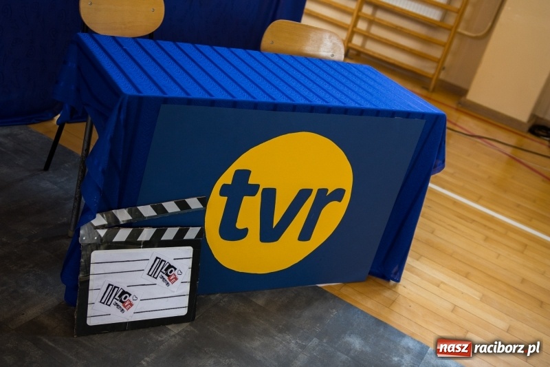 Zdjęcie w galerii na portalu naszraciborz.pl: Maturzyści z II LO pożegnali swoją szkołę wiadomości z regionu